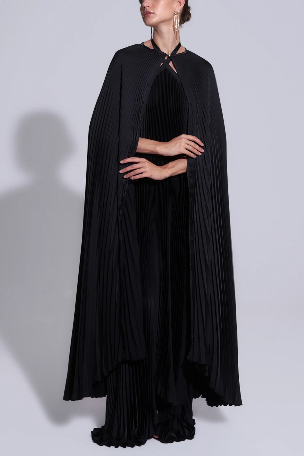 Extravagance Cape - Noir - Image 3