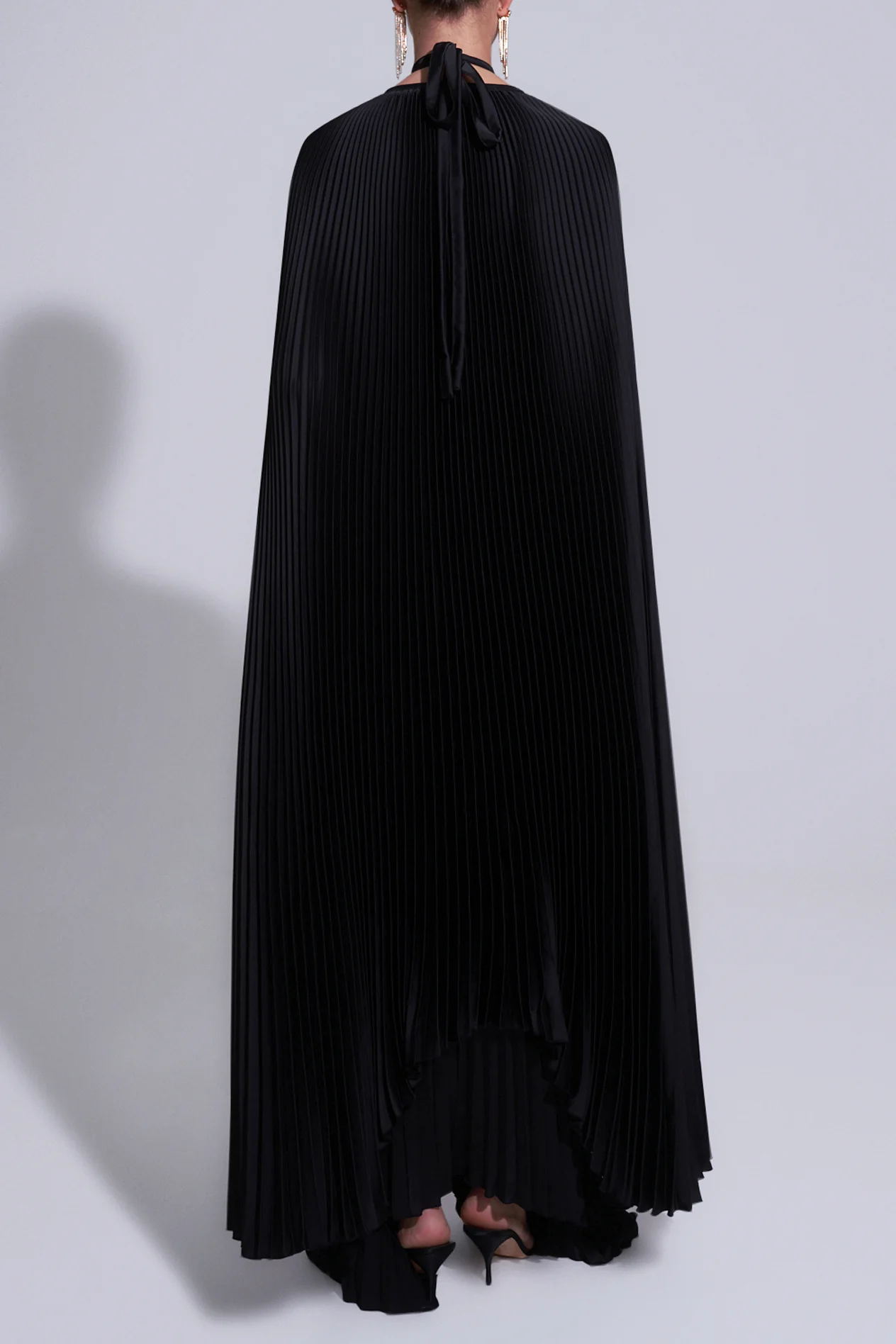 Extravagance Cape - Noir - Image 4