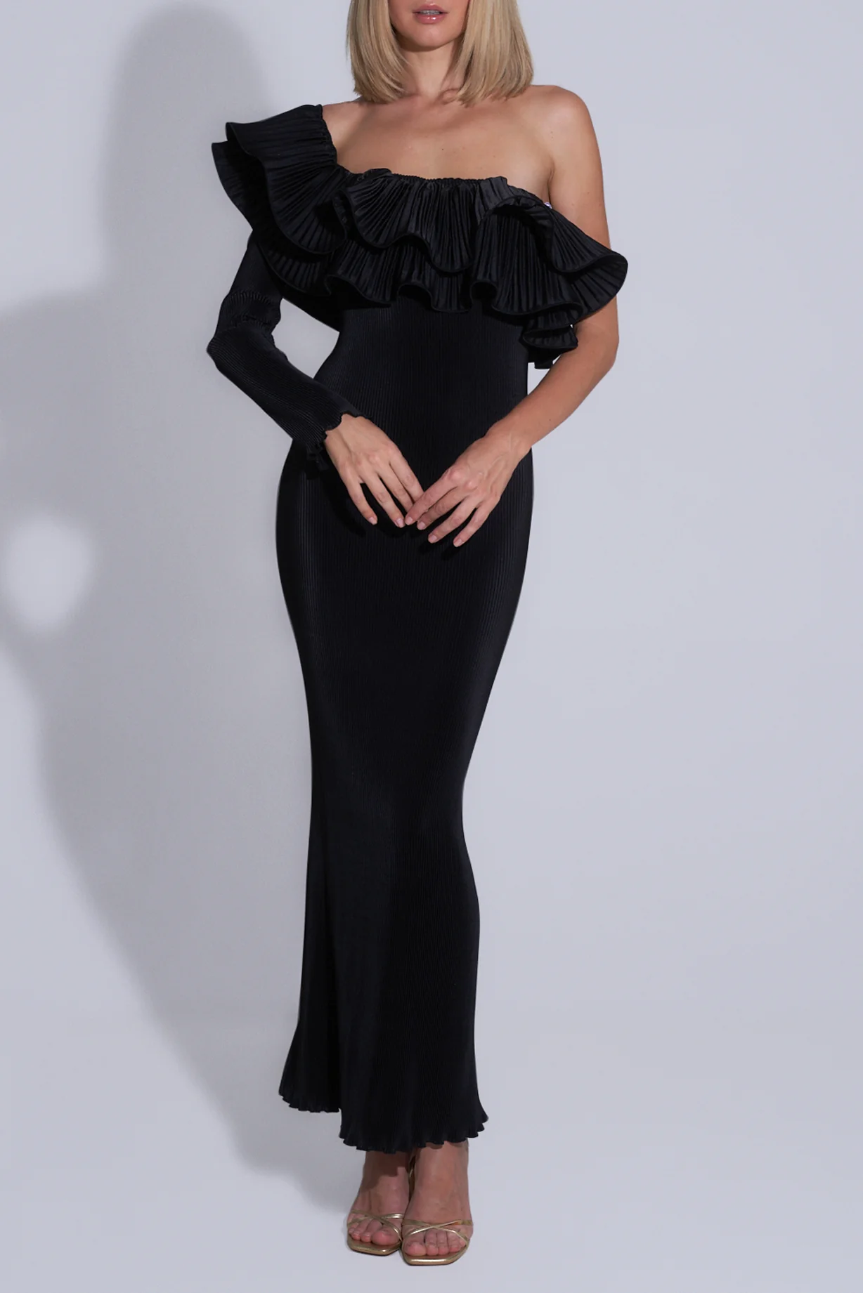 Premiere One Sleeved Gown - Noir