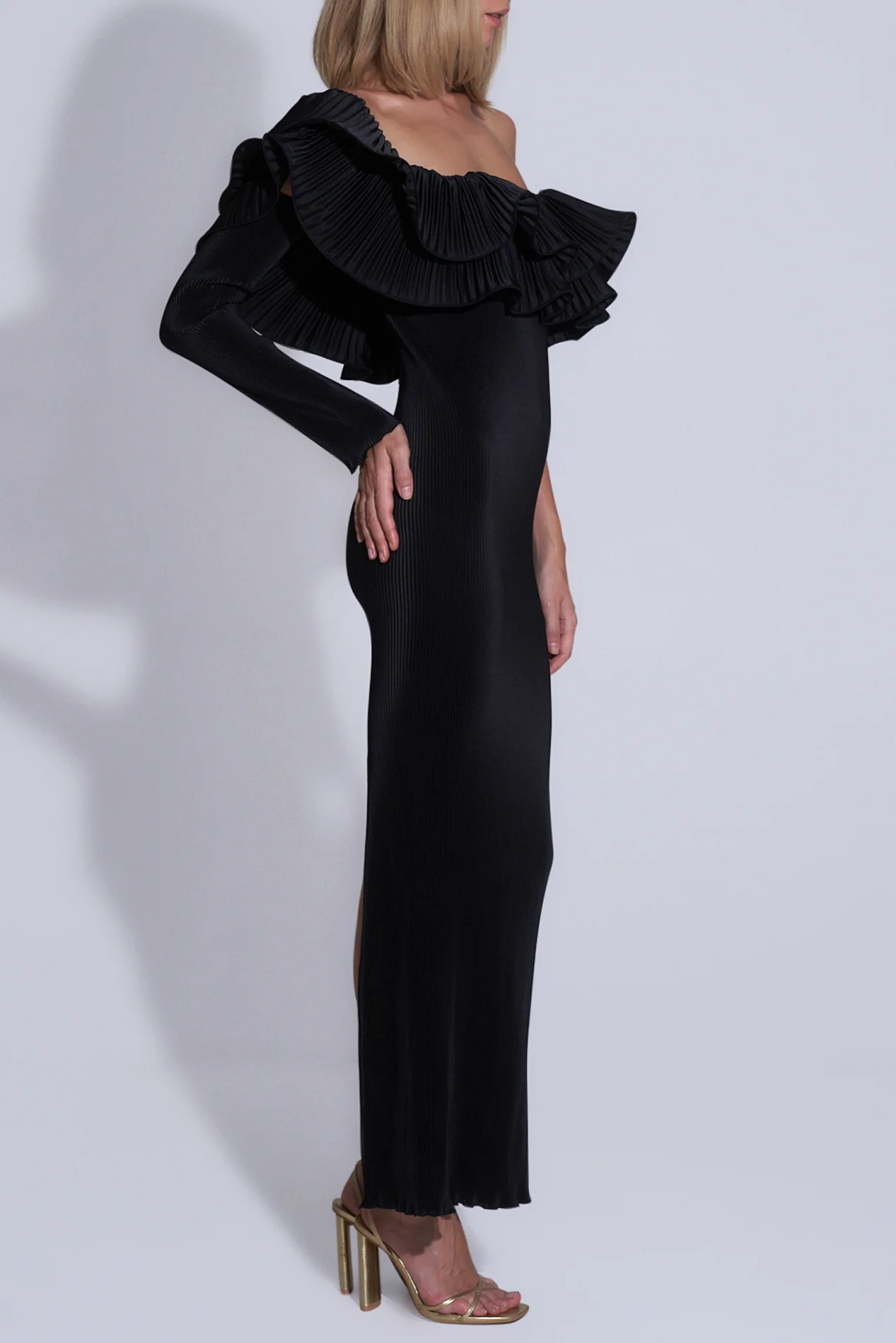 Premiere One Sleeved Gown - Noir - Image 2