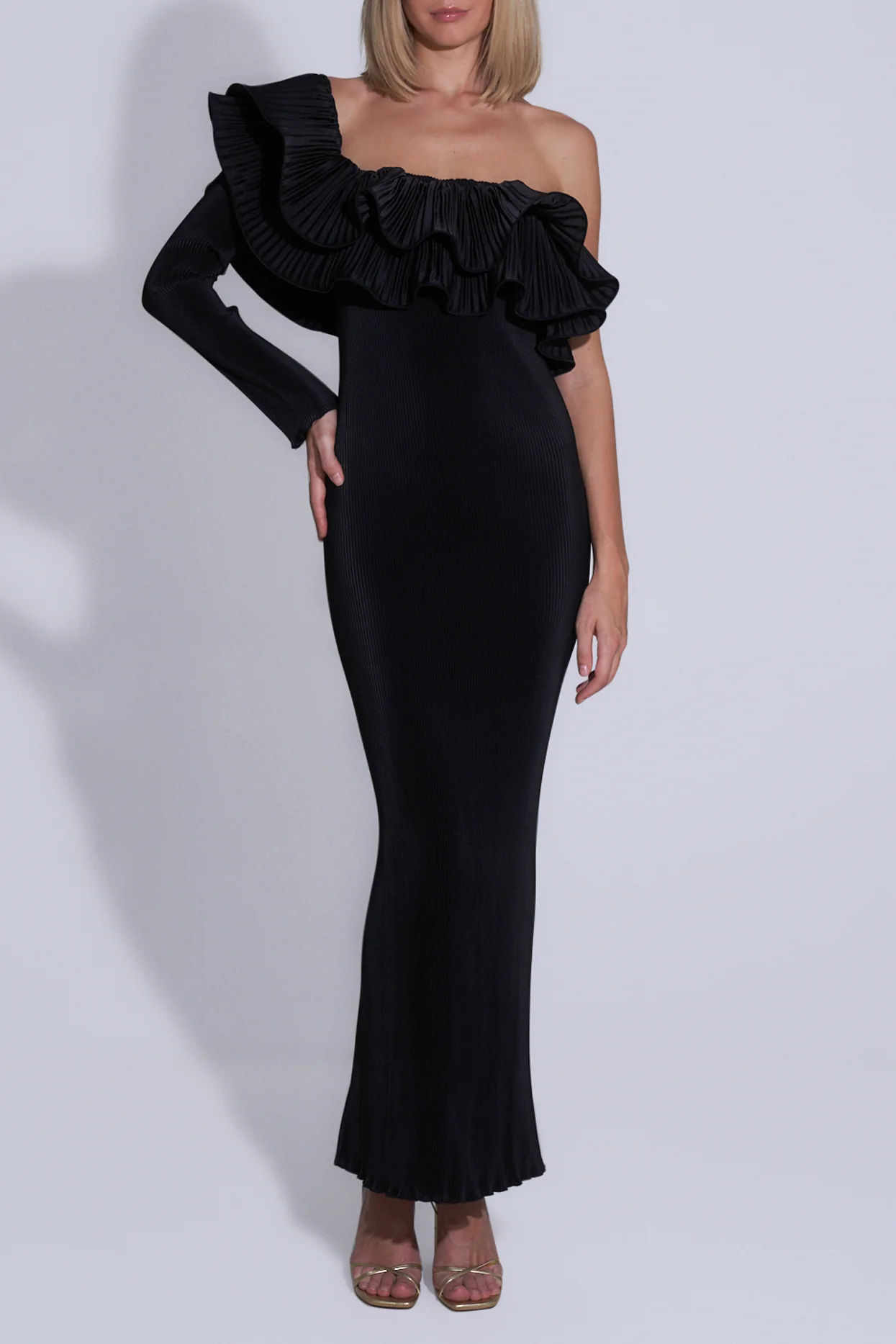 Premiere One Sleeved Gown - Noir - Image 3